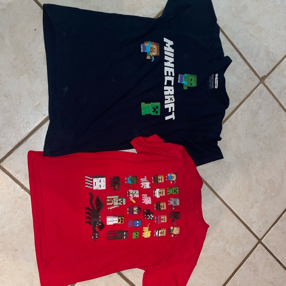 2 Minecraft t-shirts sizes yxl/yl
